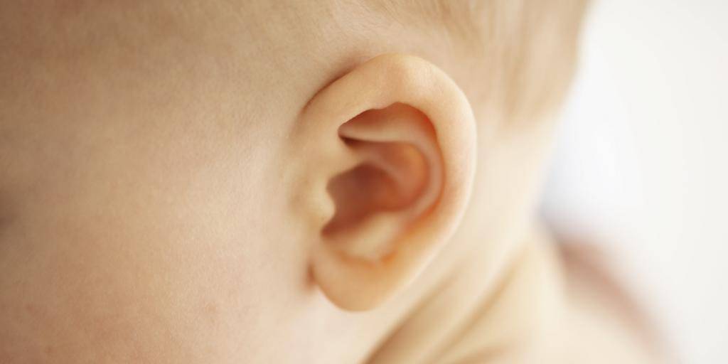 Уход за ушами новорожденного