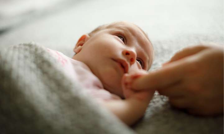 Правда ли, что младенцу нельзя спать на животе, и как сделать его сон безопасным?