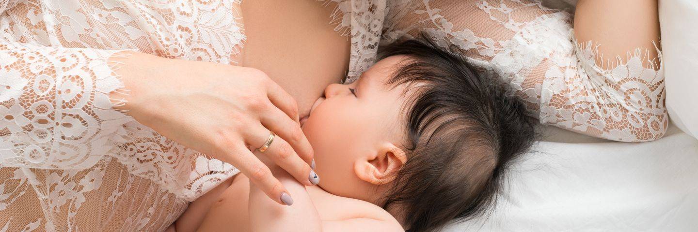 Удобная подушка для кормления грудного ребенка своими руками