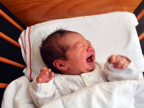 Почему новорожденный дергается - основные причины судорог