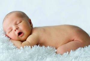 Можно ли перекормить младенца грудным молоком?