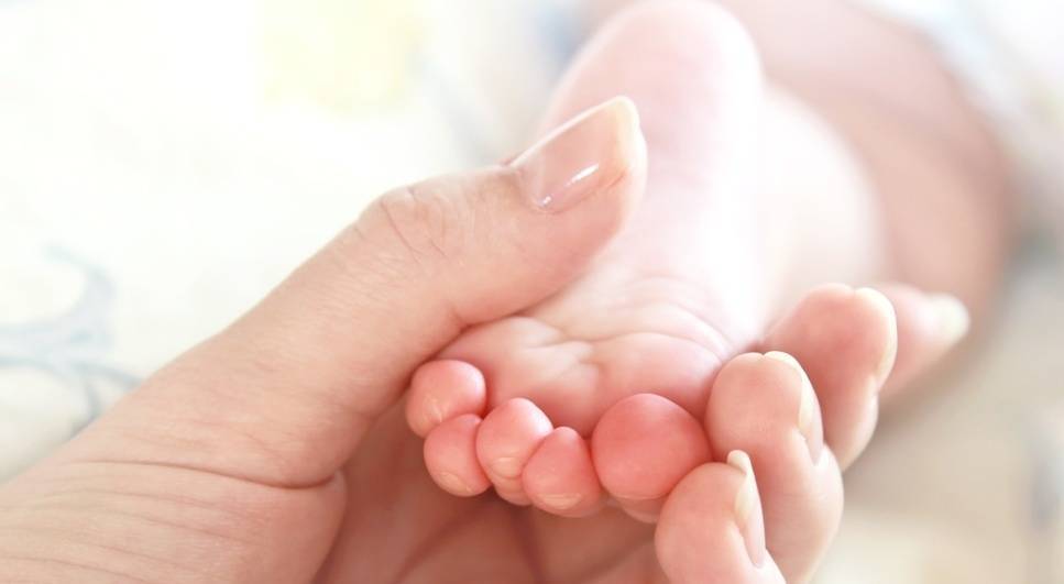 Облазит кожа на пальцах рук у ребенка  отслаивается кожа на пальчиках, причины