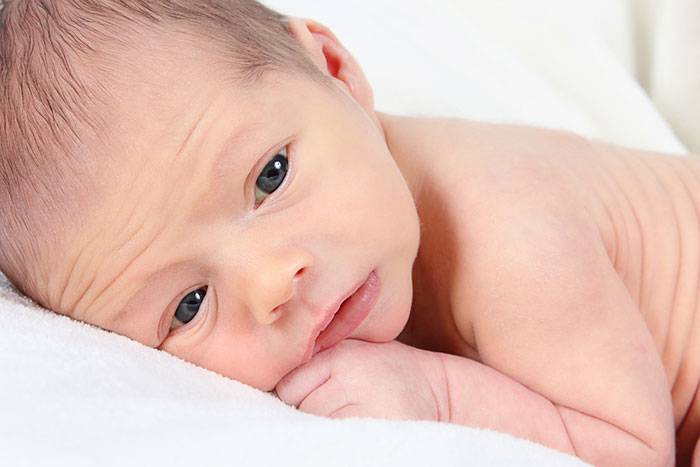 Почему трясется (дрожит) подбородок у новорожденных, грудничков и детей старше