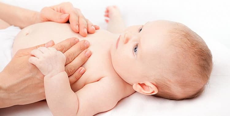Болит животик у новорожденного: что делать