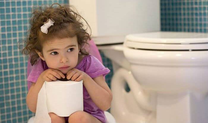 Запор у ребенка 4-5 лет: что делать в домашних условиях, причины