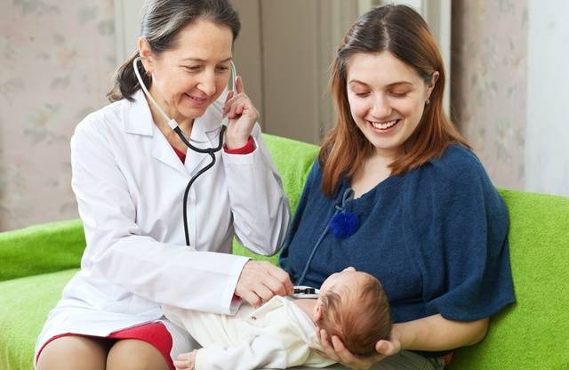 Патронаж новорожденного: осмотр грудничка педиатром дома