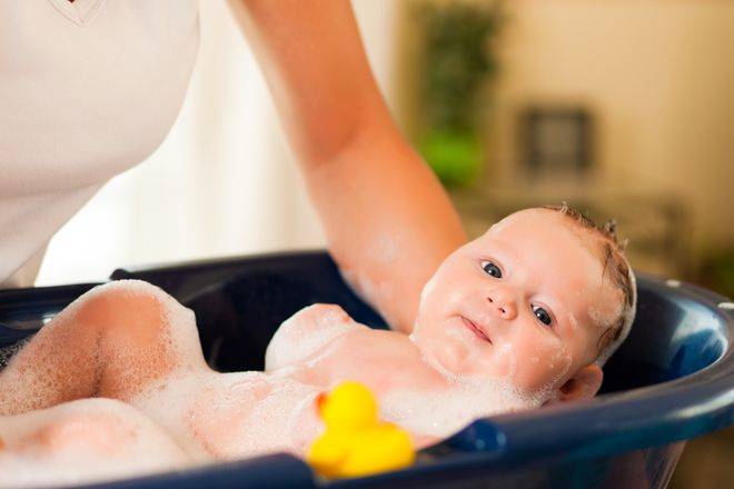 Водные процедуры для младенца: 9 вопросов о купании новорожденного