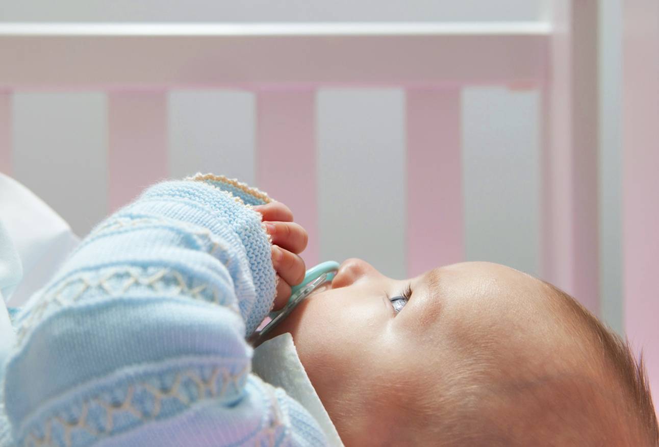 Ребенок в 6 месяцев плохо спит ночью: причины и решения