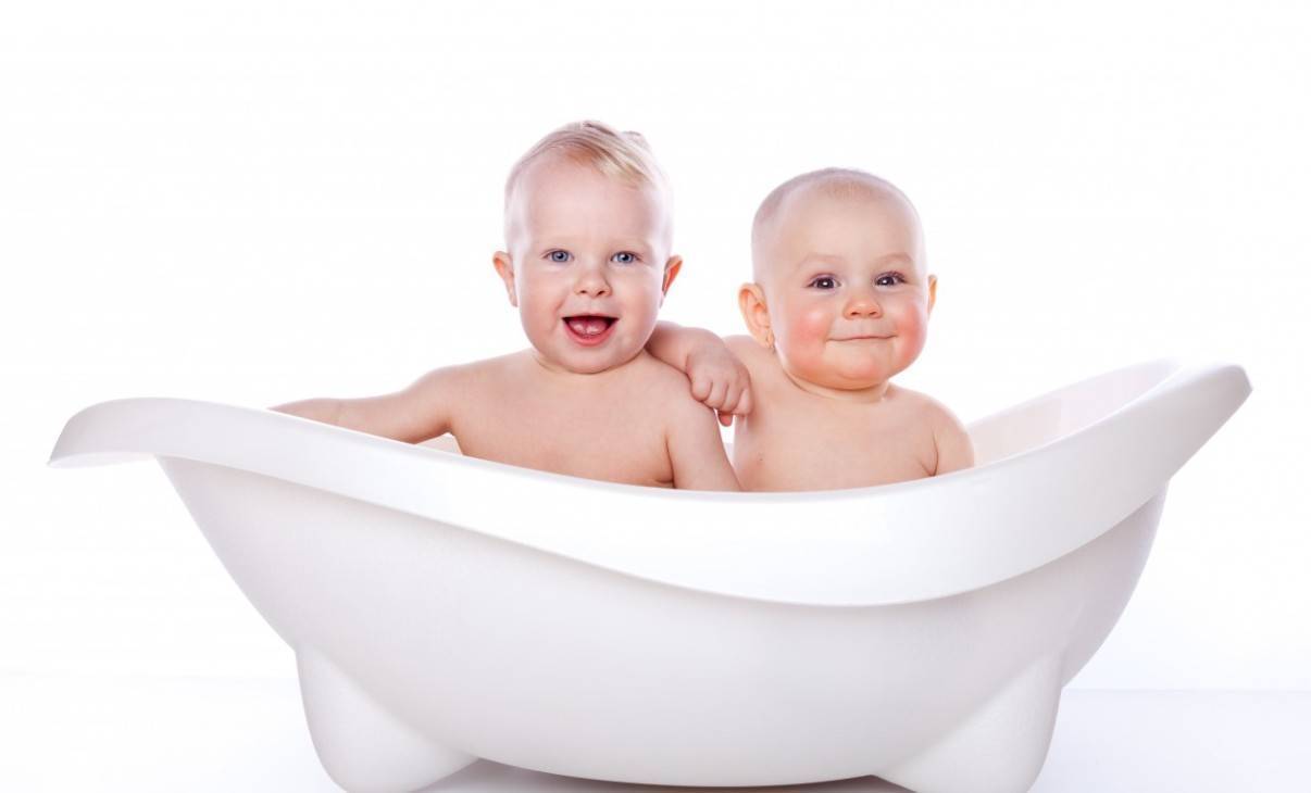 Гигиена малыша: как правильно подмывать мальчика?