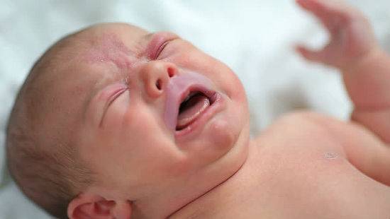 Почему ребенок рождается синим, новорожденные дети синюшного цвета, красная и фиолетовая голова после родов