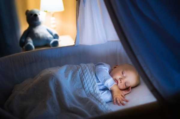 Первый шаг к взрослости: как приучить ребенка засыпать самостоятельно в отдельной кроватке