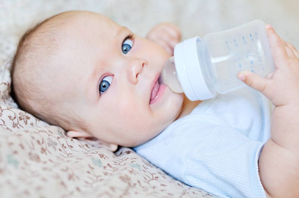 Можно ли давать воду новорожденным, когда и сколько?