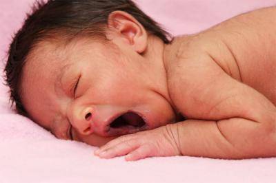 Щетина у новорожденных на спине, волосы или «колючки» (16 фото): как убрать и вывести у ребенка, причины волосатой спины