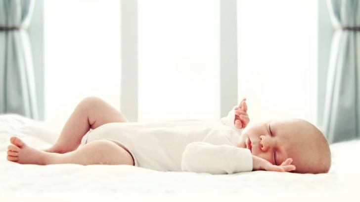 Основные причины, по которым грудничок беспокойно спит ночью и часто просыпается. что делать родителям в такой ситуации? способы решения проблемы
