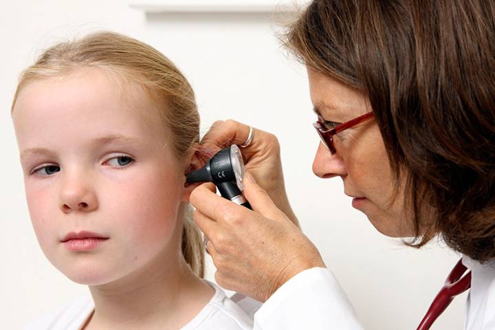 Ребенок стал плохо слышать: причины снижения слуха, что делать при его снижении после насморка или при аденоидах