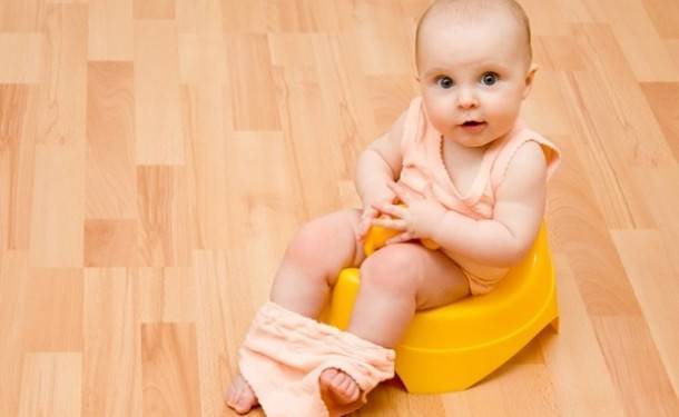 Почему у ребенка на грудном вскармливании жидкий стул: естественные и опасные причины