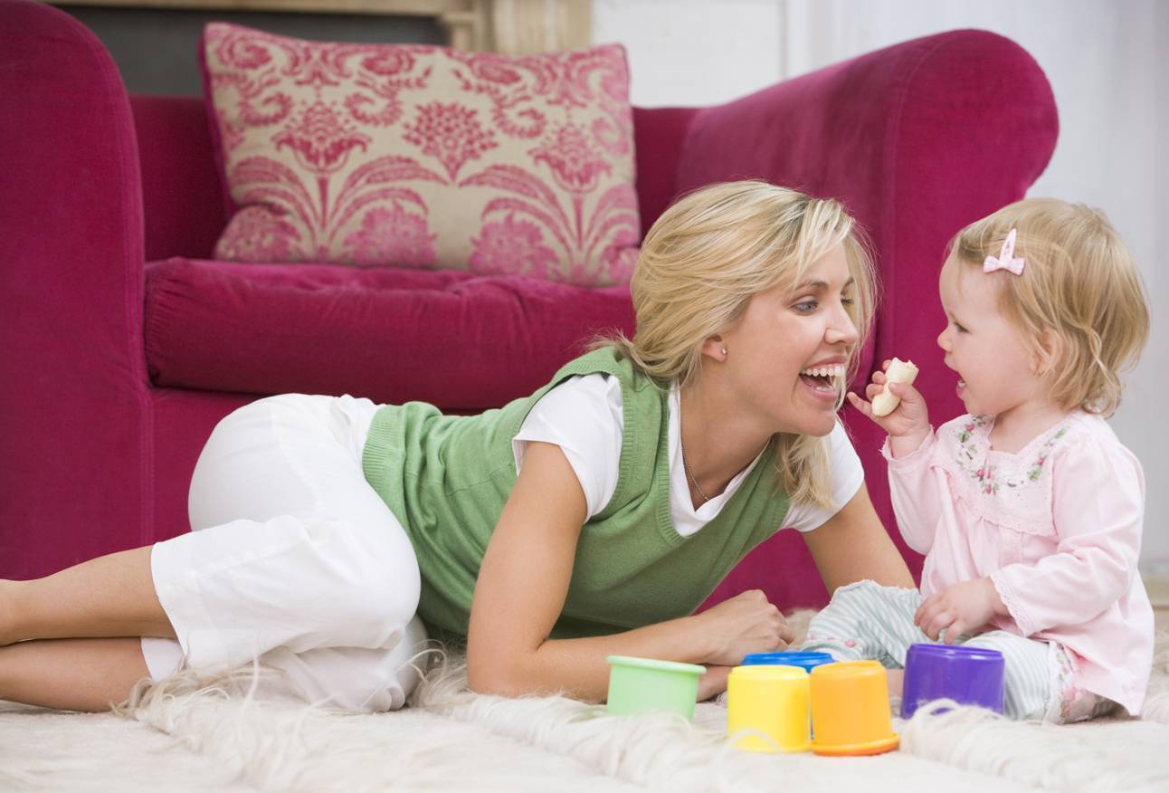 Для всестороннего развития малыша: примеры полезных игр с ребенком 7 месяцев