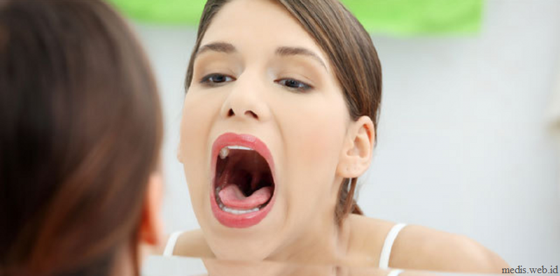 Неприятный запах изо рта — причины и лечение