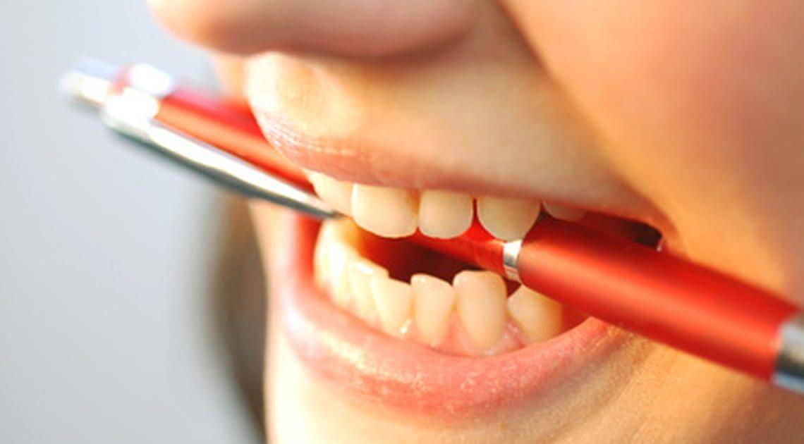 Скрип зубами во сне: причины у детей и способы лечения данного феномена