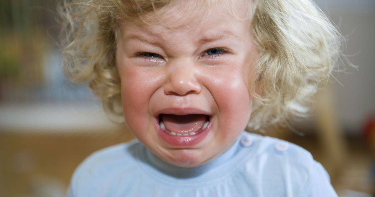 «немедленно прекрати плакать!» и еще 10 ошибок родителей во время детской истерики