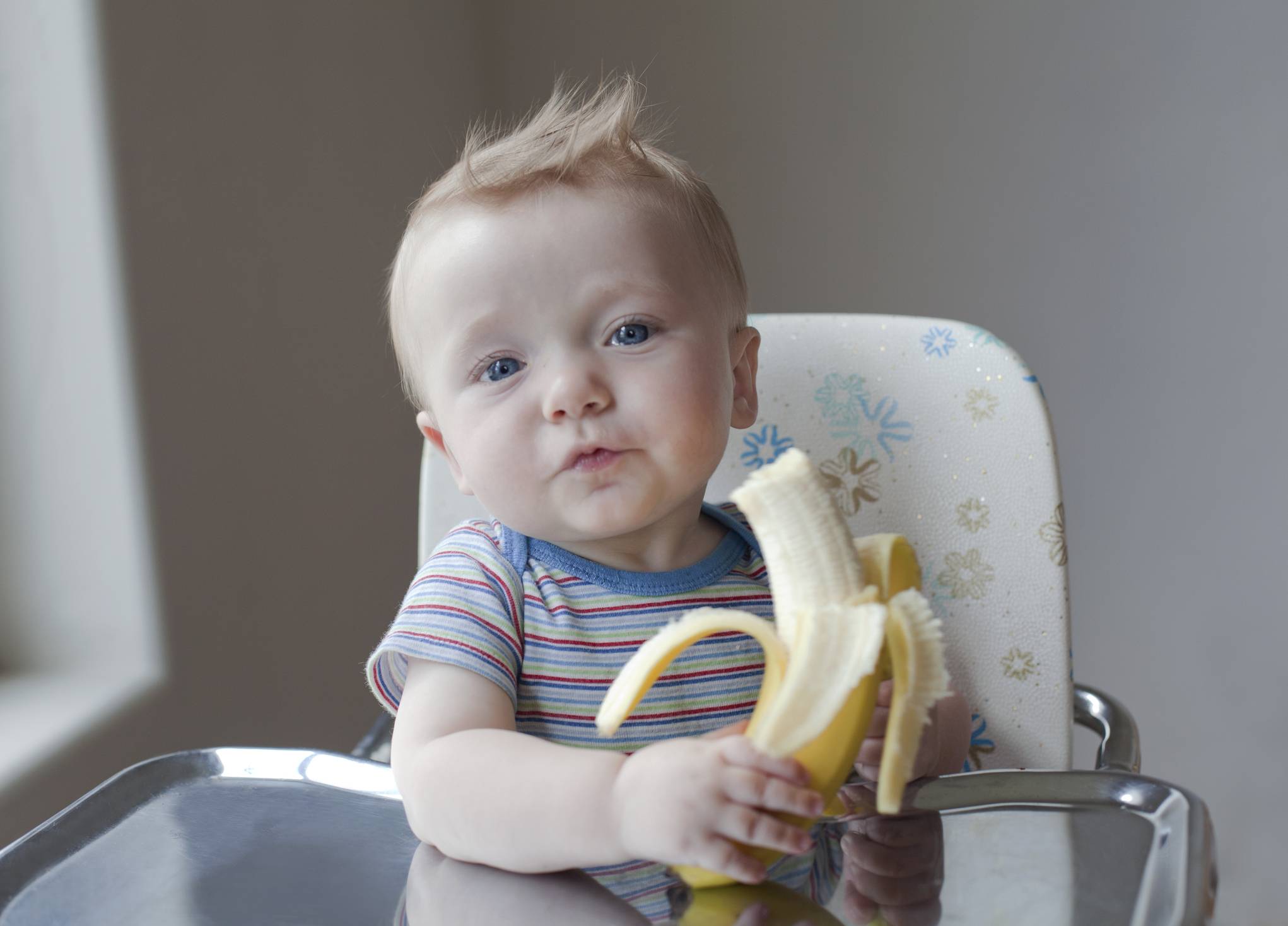 Со скольки месяцев можно давать банан ребенку: как вводить в прикорм грудничку