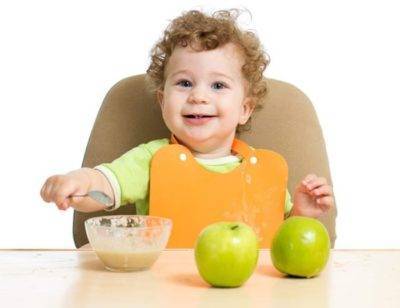 Яблочное пюре для грудничка с какого возраста можно давать ребенку пюре из яблок и во сколько месяцев рекомендуется давать яблочный сок