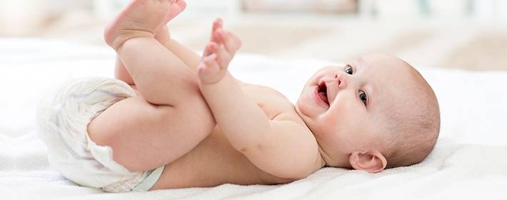 Памперсы для новорожденных (30 фото): какие подгузники лучше и как часто их менять? рейтинг по качеству и отзывы