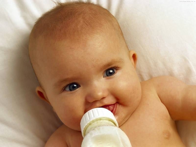 Икота у новорожденных после кормления – что делать?