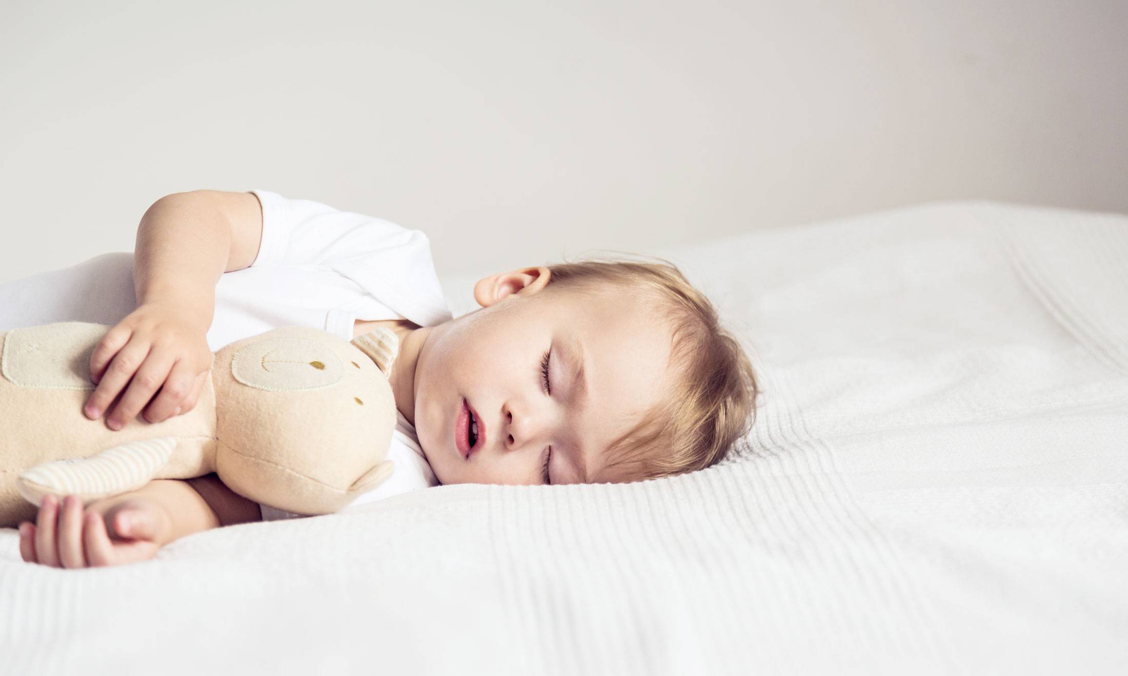 Почему трехлетний ребенок потеет во сне