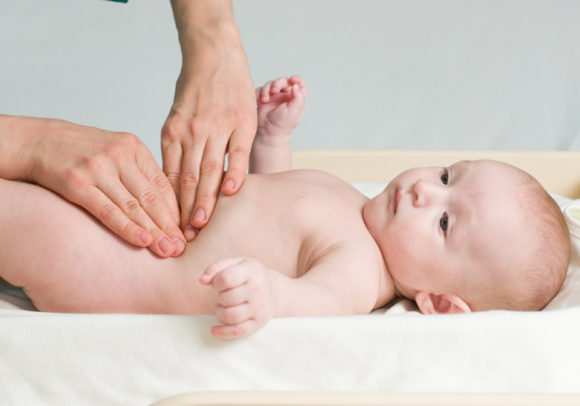 Болит живот: дисбактериоз, колики, жидкий стул у ребенка на грудном вскармливании