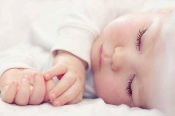 Почему «приучать к рукам» младенца — строго обязательно