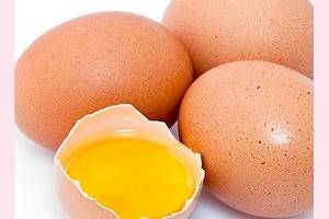 С какого возраста можно давать яйца ребенку: как вводить в прикорм, сколько яиц в день можно ребенку