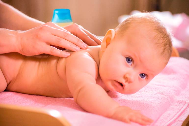 Как делать массаж ребенку 4-5 месяцев?