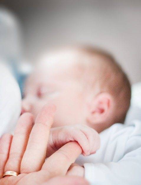Почему новорожденный на искусственном вскармливании больше подвержен запорам? причины проблемы и правильные способы ее решения