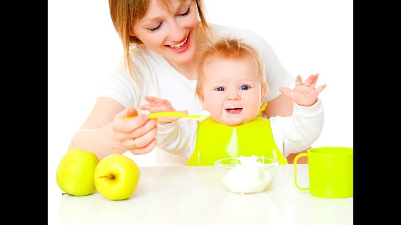Как давать ребенку желток, со скольки месяцев и сколько раз в неделю его можно есть и как вводить в прикорм