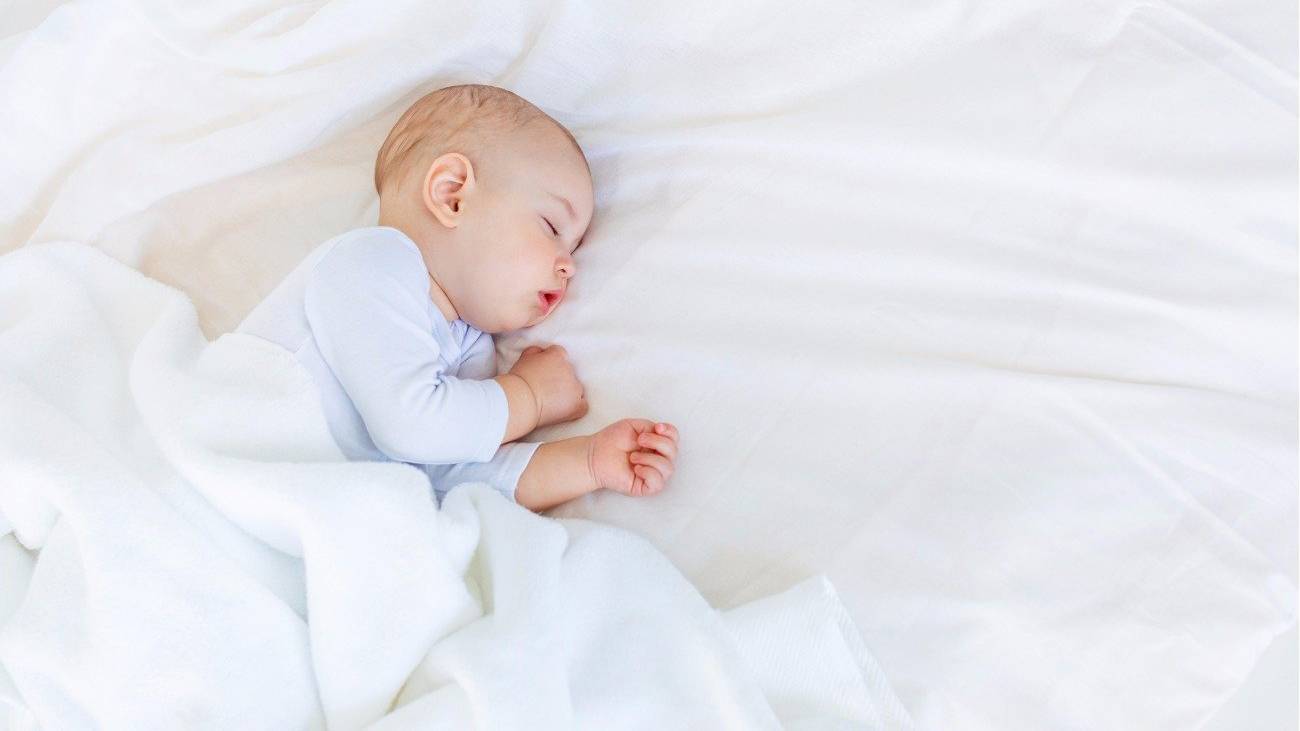 Ваш ребенок часто потеет во сне? узнайте об этом все!