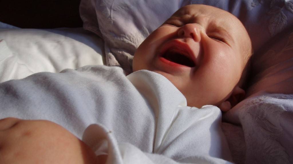 Новорожденный во сне кряхтит, скулит, сопит, стонет, поджимает ножки, куксится - запись пользователя мама цветочка (id2237283) в сообществе здоровье новорожденных в категории сон новорожденного - babyblog.ru