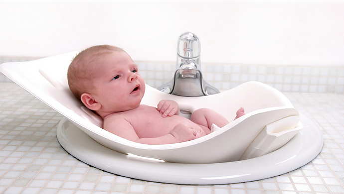 Как купать новорожденного и малыша до года