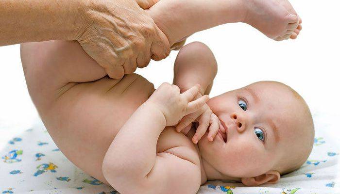 Как делать массаж новорожденному: массируем кроху правильно при коликах в животике, запоре и тонусе мышц