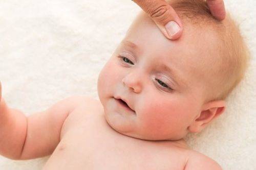 Шелушится кожа у новорожденного — причины, лечение