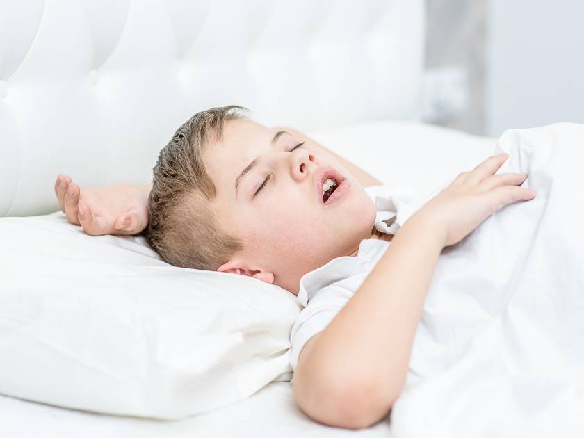 Почему появляется храп у ребенка во сне и можно ли от него избавиться