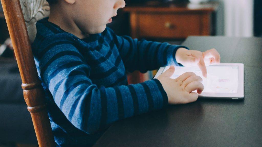 Как успокоить кашель у ребенка в домашних условиях?