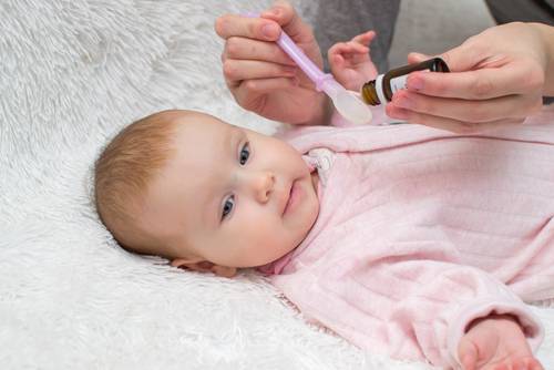 Срыгивание у ребенка – причины, лечение и отличия от рвоты