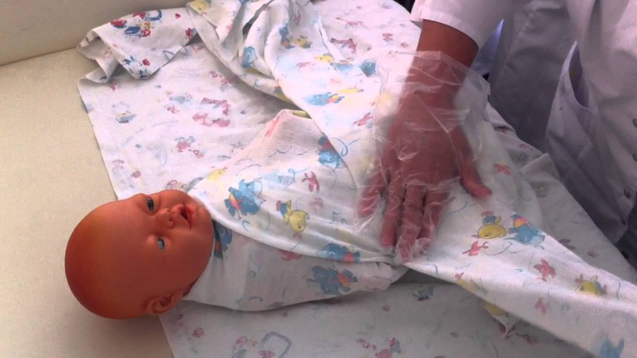 Как правильно пеленать новорожденного: пошаговая инструкция - как запеленать ребенка в пеленку (39 фото): алгоритм действий пеленания младенца с ручками - техника и схема пеленания без головы, как запеленать чтобы не вытаскивал руки