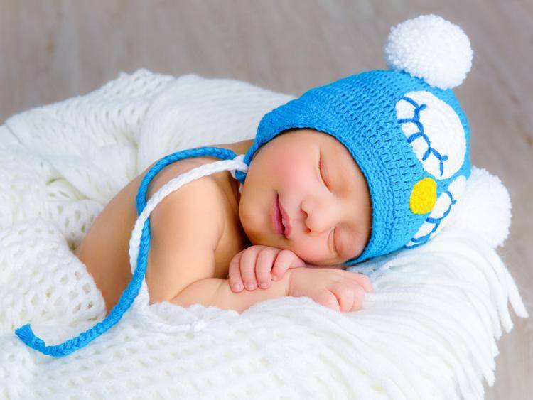 Почему новорожденные и груднички спят с открытыми глазами 2020