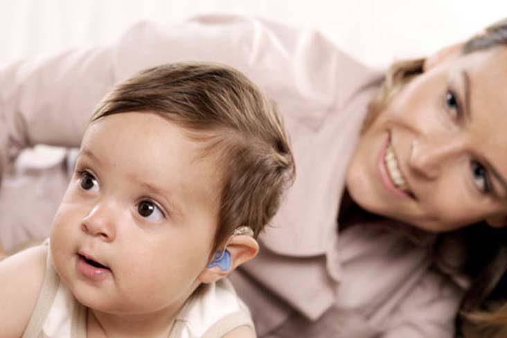 Когда ребенок начинает слышать и как проверить слух у новорожденного?