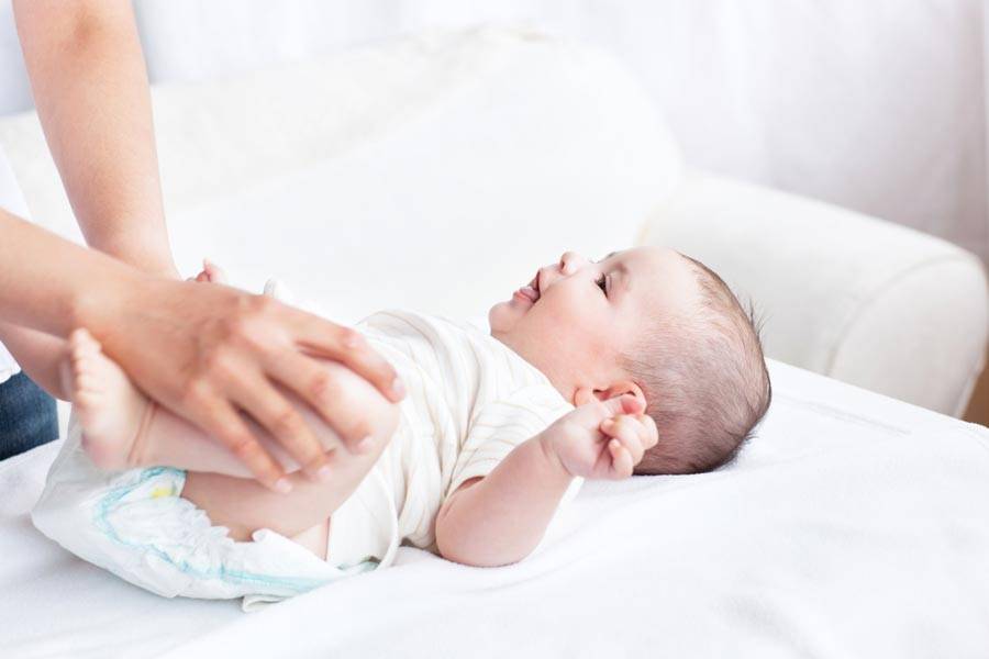 Вредны ли подгузники (памперсы) для новорожденных мальчиков и какие стоит выбирать