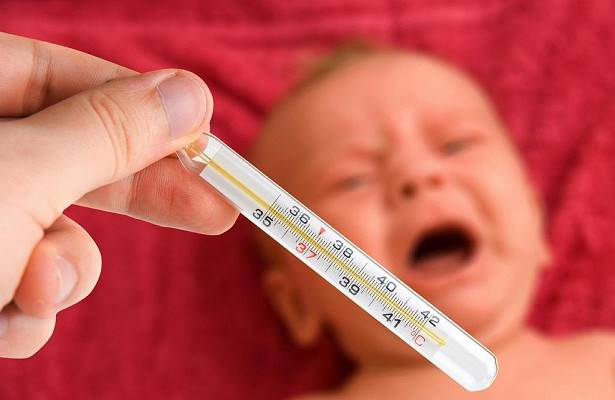 Тревожные симптомы – понос и высокая температура у ребенка