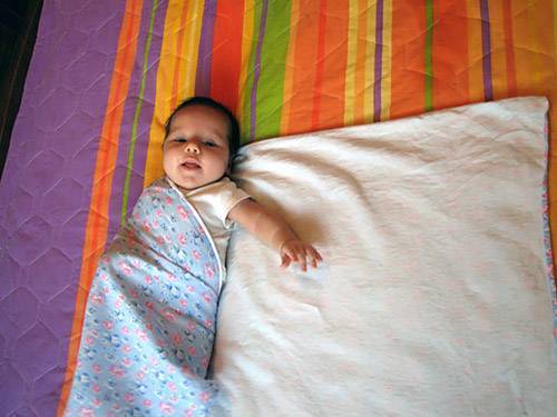Кто на чём пеленает или собирается пеленать ребёнка? - пеленальник на кроватку - запись пользователя ксюша (ksushafd) в дневнике - babyblog.ru
