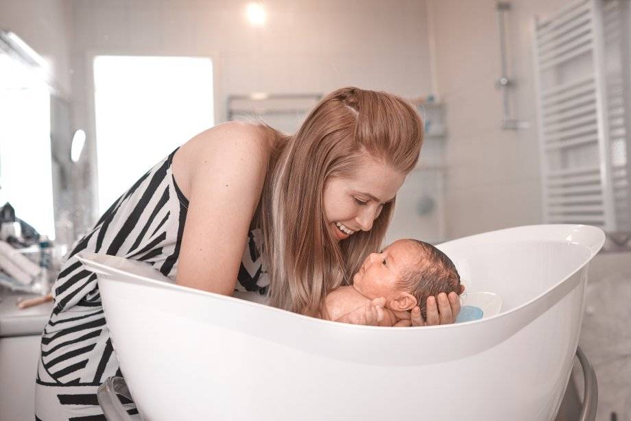 Ванночки для купания новорожденных, правила выбора
